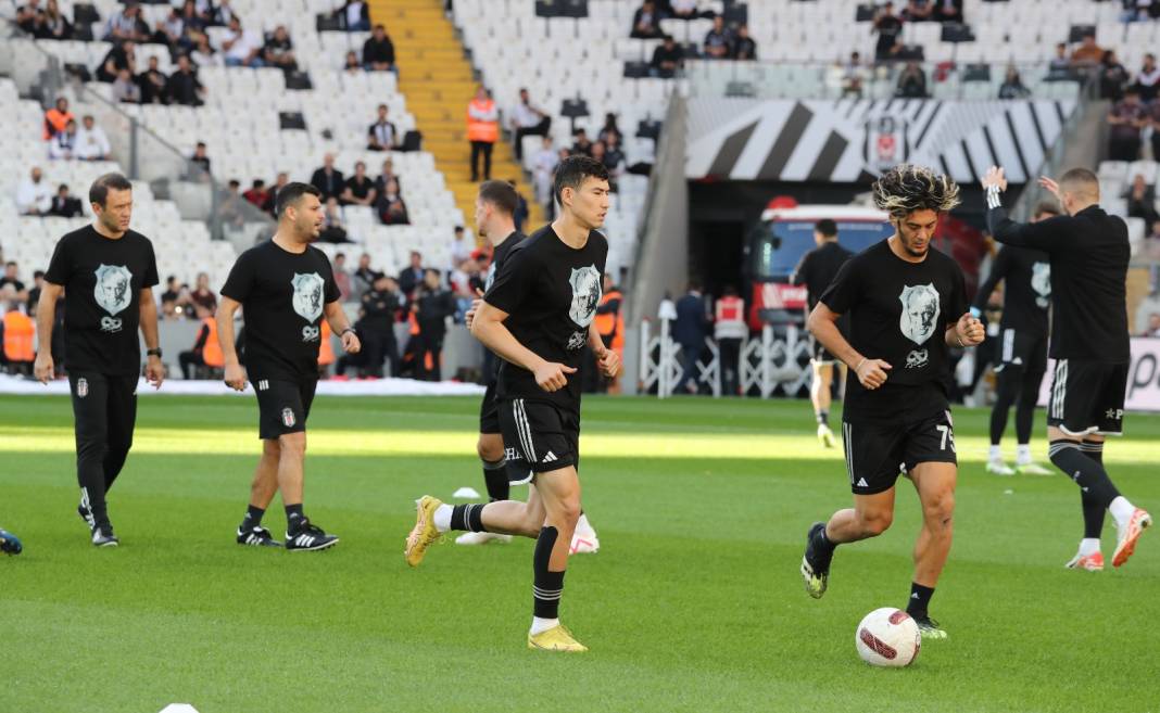 Beşiktaş Başakşehir maçı tribünlerinden muazzam kareler 47